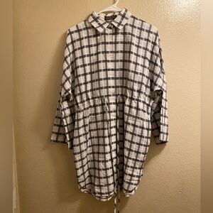 B27 - women Plaid Button-Up size Large